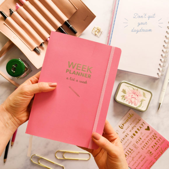 Framsidan av Week Planner pink